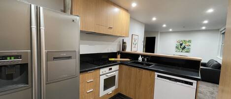 Fridge, oven, stovetop, dishwasher