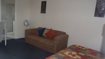 Basic Double Room | Individually furnished, desk, iron/ironing board, free WiFi