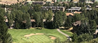 4 - Season Mountain Getaway - Skiing, Golf, Hiking all minutes away!