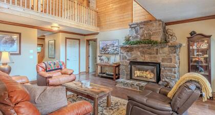 Delightful 3 bedroom cabin just 32 miles from YNP on Bills Island