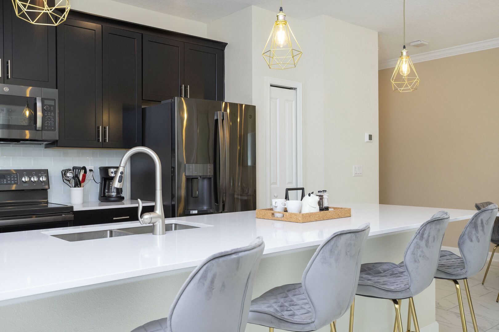 Coffee/tea maker, fridge, microwave, oven