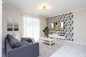 Télévision, chaîne hi-fi