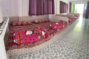 Family Room | Hypo-allergenic bedding, individually decorated, free WiFi, bed sheets - Manowwhan Homestay (Kaeng Krachan)