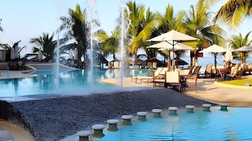 Apartment | Pool | 4 outdoor pools