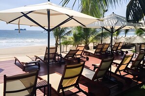 公寓 | 海灘 | 位於海灘上、海灘浴巾、排球