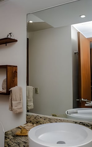 Apartment | Badezimmer | Dusche, Handtücher
