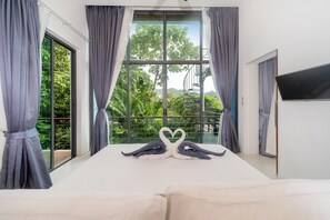 3 bedrooms, WiFi, bed sheets - Seaview pool villa with maid on Kamala hills (Kamala Beach)