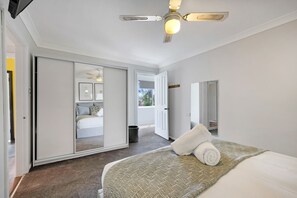 Basic-Haus | 4 Schlafzimmer, hochwertige Bettwaren, laptopgeeigneter Arbeitsplatz