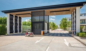 Property grounds - Phuket villa in Laguna (Laguna)