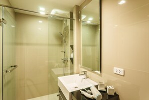 Dusche, Haartrockner, Bidet