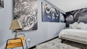 5 bedrooms, iron/ironing board, WiFi, bed sheets