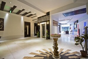 Lobby - Krishina Hotel (New Delhi)