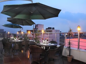 Khu ẩm th  ực ngoài trời