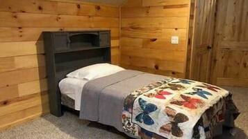 6 bedrooms, WiFi, bed sheets