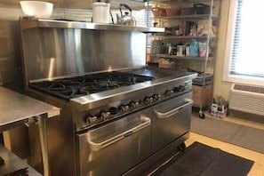 Coffee/tea maker, fridge, microwave, oven - Ideal 4 Groups Near Yuba River/Bullards Bar Lake (North San Juan)