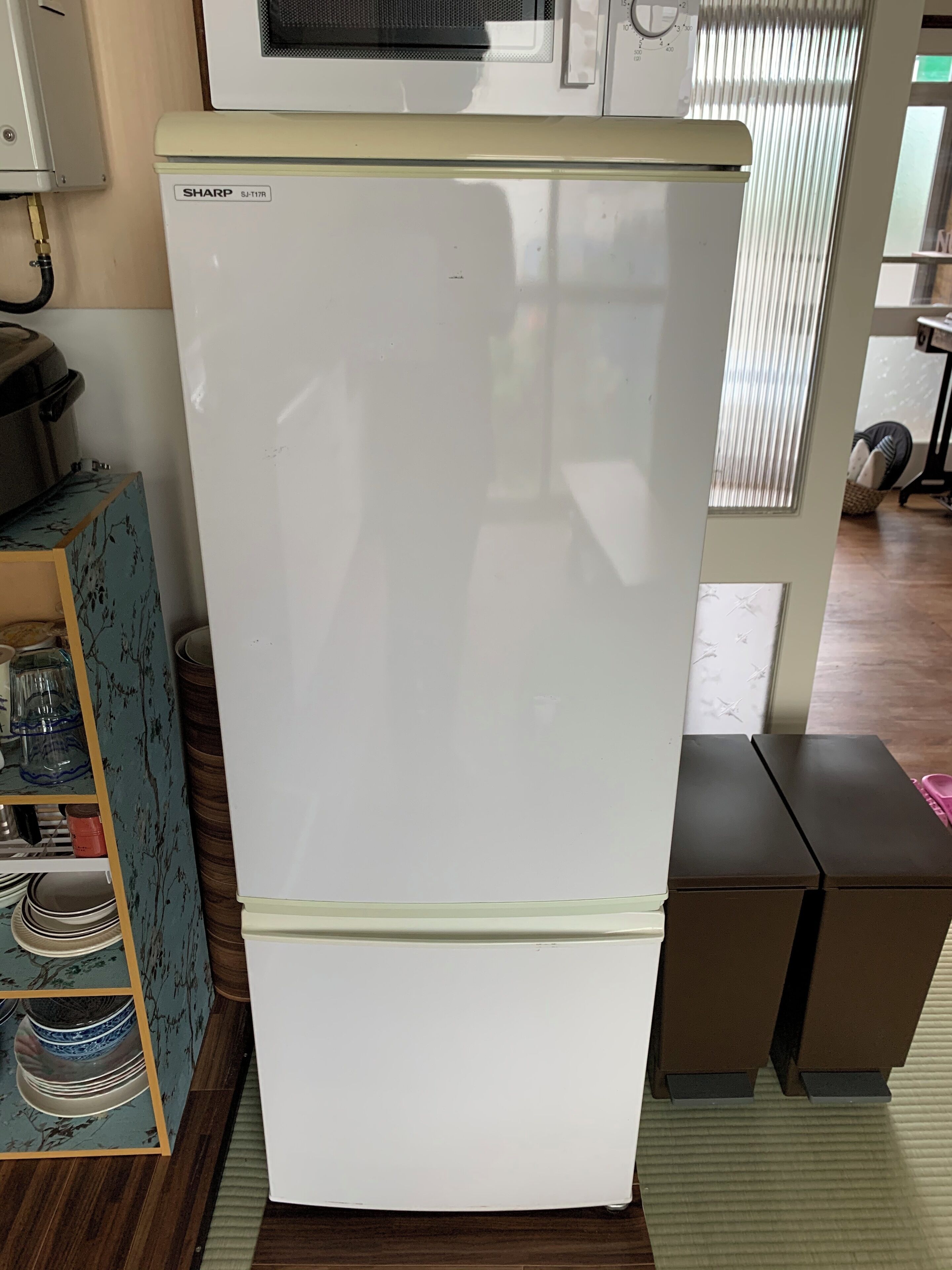 Refrigerador, microondas, placa de cocina, tetera/pava eléctrica