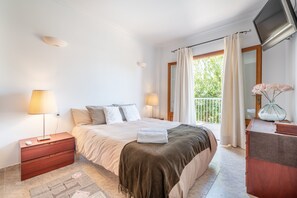4 Schlafzimmer, BĂŒgeleisen/BĂŒgelbrett, kostenloses WLAN, BettwĂ€sche
