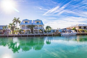 Unclassified image, 2 of 36, button - P73 - Charming 4 bedroom duplex with deep water dockage and Cabana Club access. (Key Colony Beach)