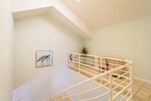 Unclassified image, 2 of 36, button