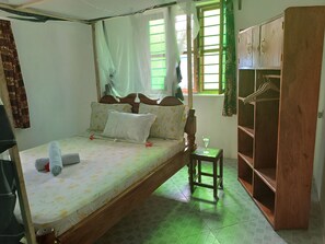 3 bedrooms, iron/ironing board, internet, wheelchair access