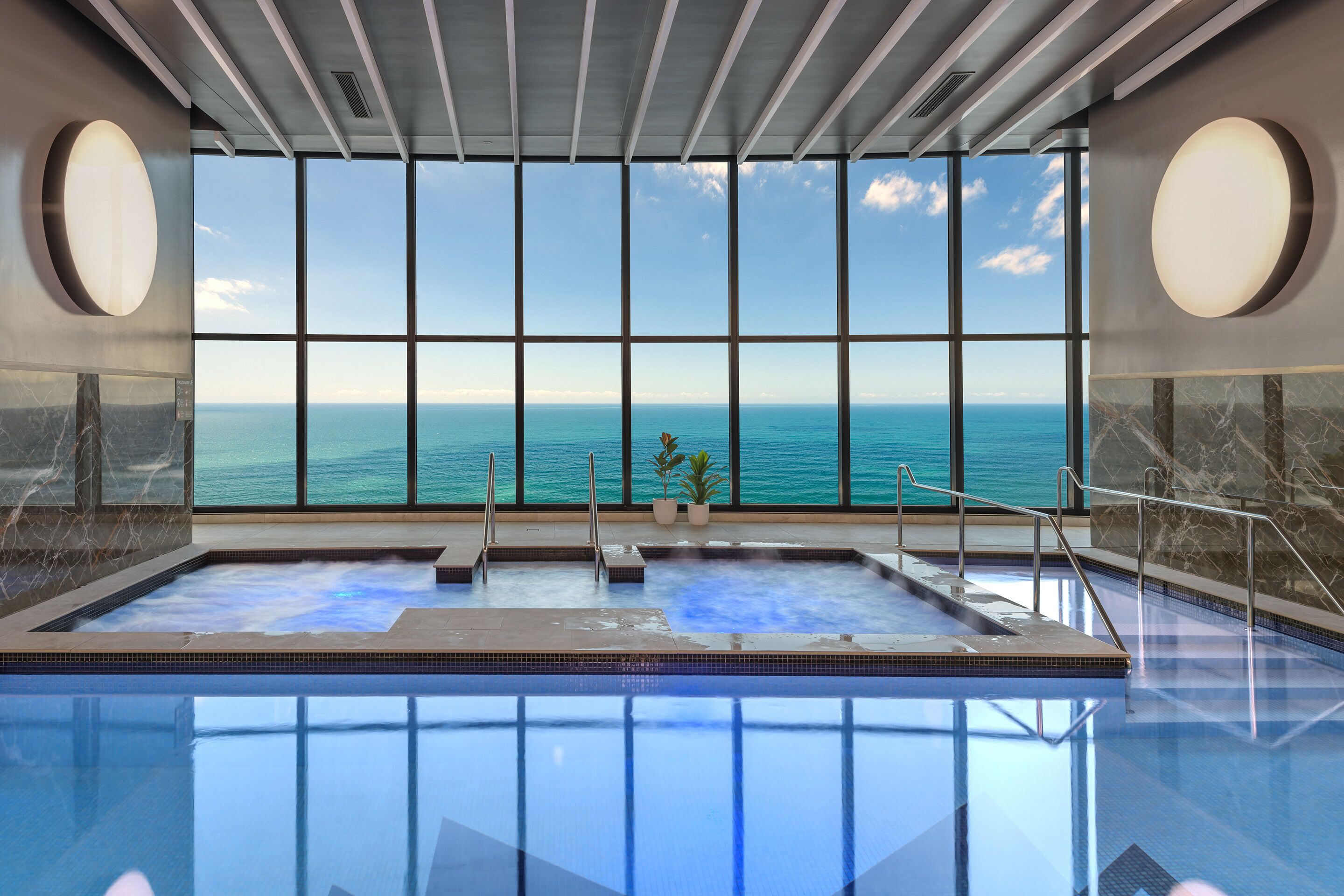 Meriton Suites Surfers Paradise — image 7