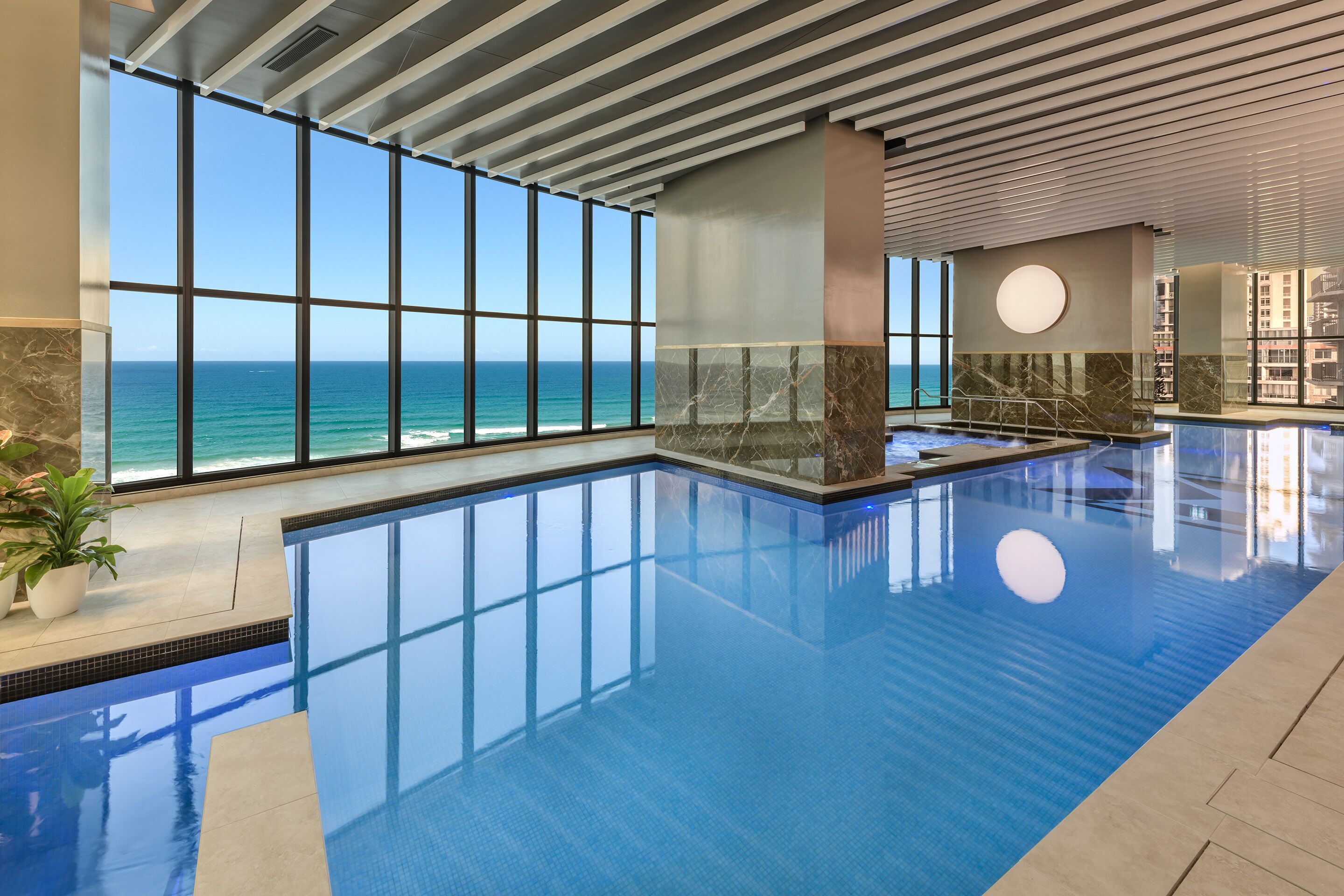 Meriton Suites Surfers Paradise — image 2