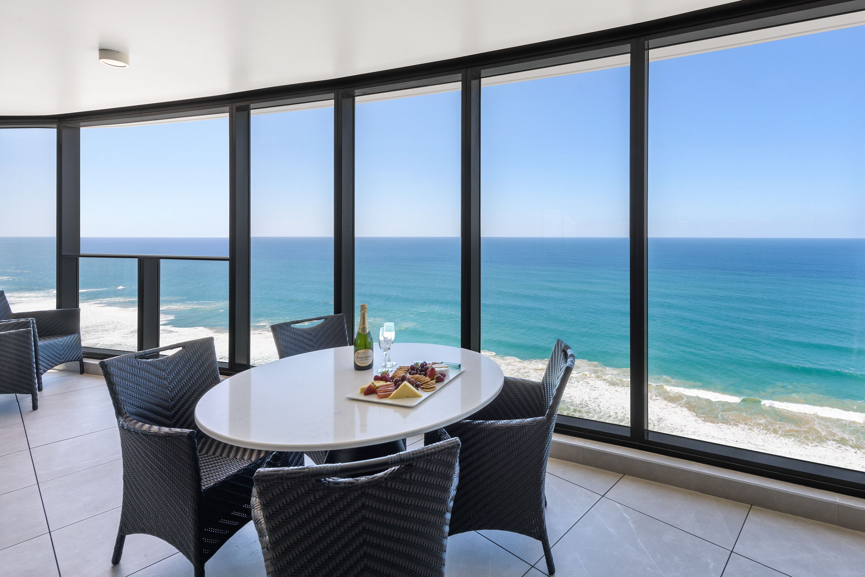 Meriton Suites Surfers Paradise — image 8