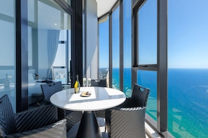 Terrace/patio - Meriton Suites Surfers Paradise (Surfers Paradise)