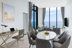 Three Bedroom Sky Penthouse | Dining room