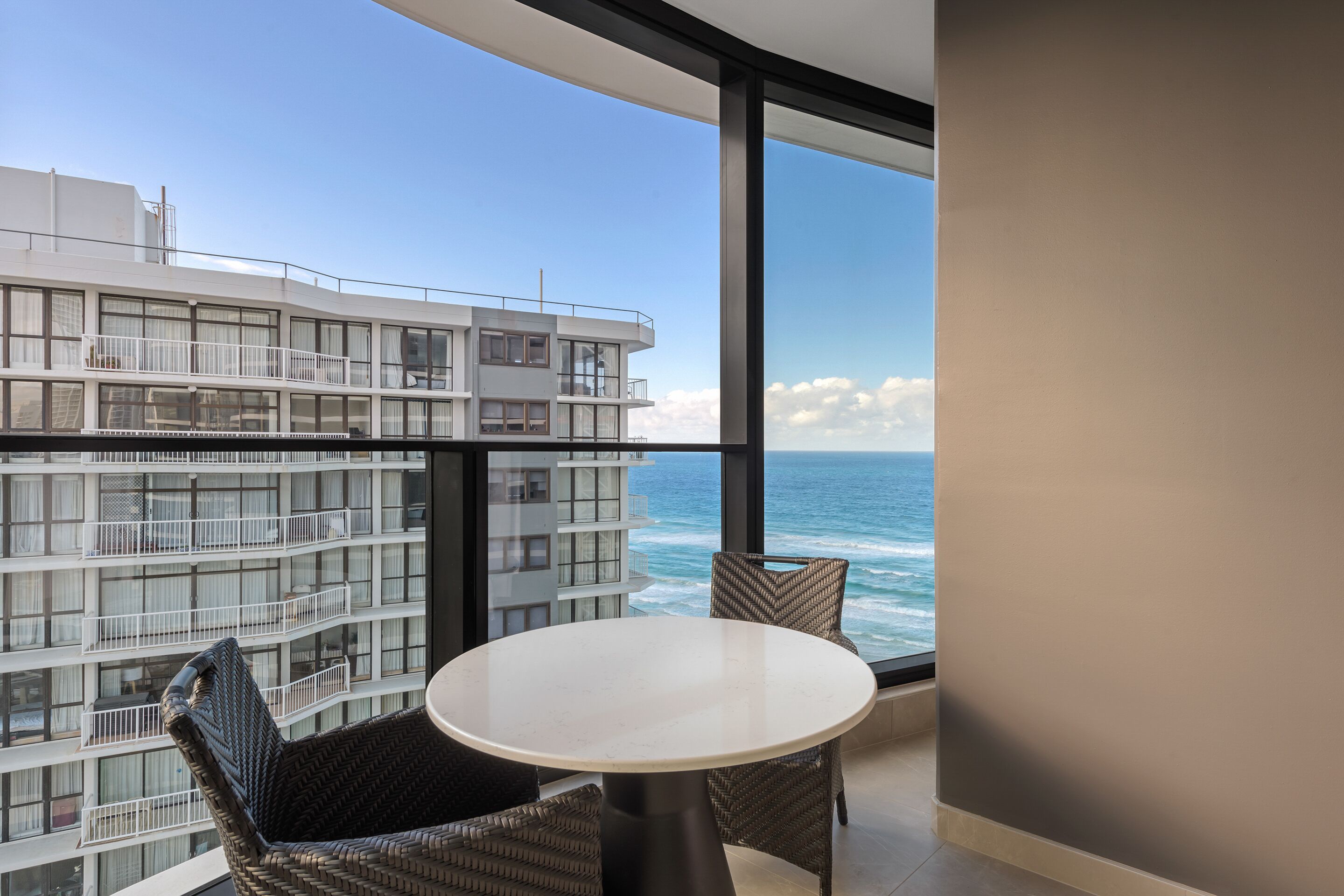 Meriton Suites Surfers Paradise — image 17