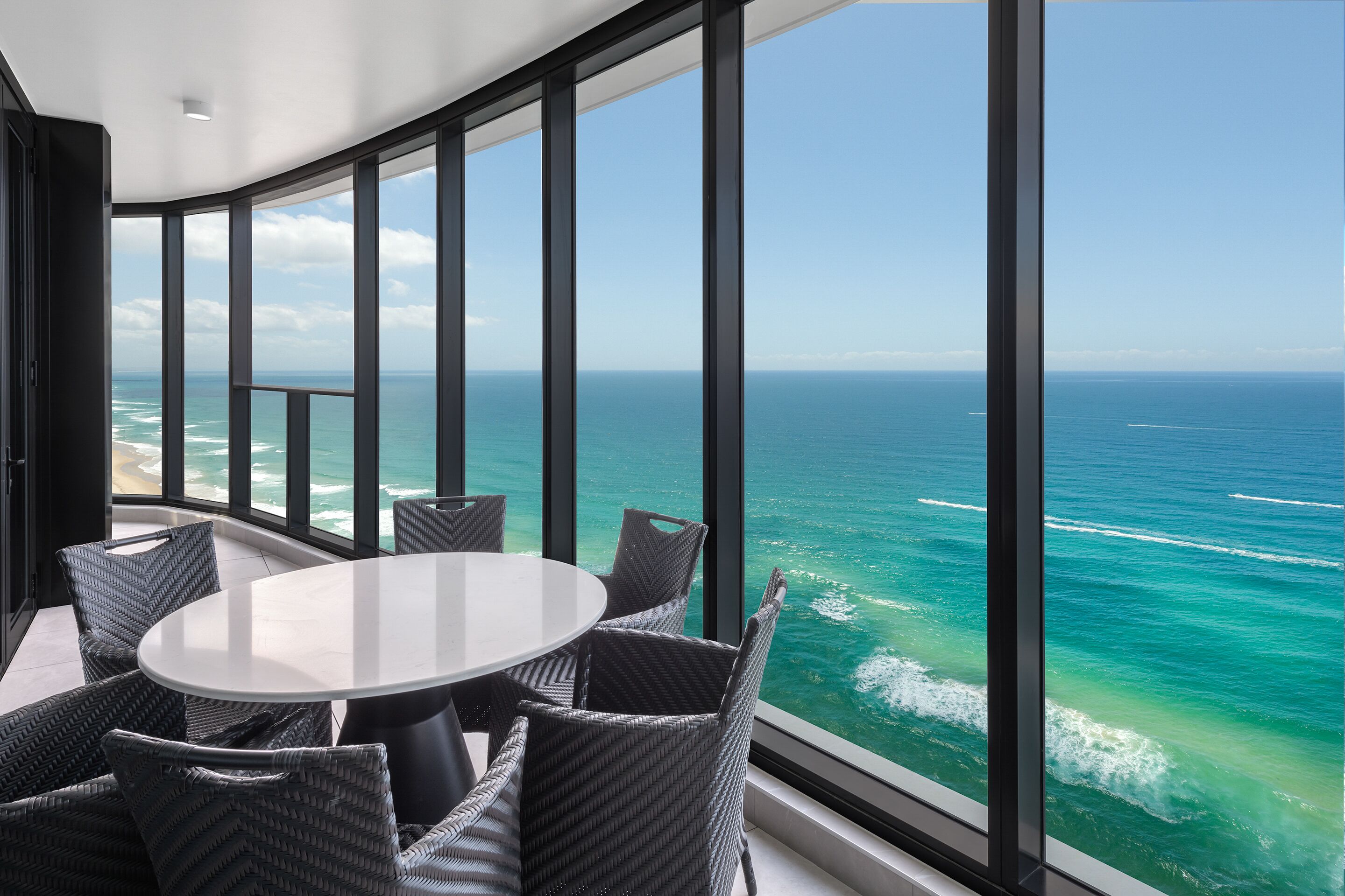 Meriton Suites Surfers Paradise — image 9