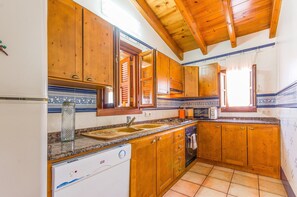 Fridge, microwave, oven, stovetop - Holiday Home Finca "Es Mua" with Pool, Wi-Fi, Air Conditioning & Garden (Muro)