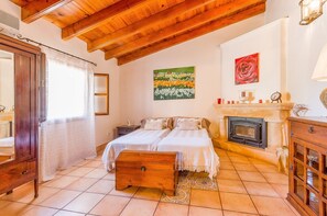 2 bedrooms, iron/ironing board, free WiFi, bed sheets - Holiday Home Finca "Es Mua" with Pool, Wi-Fi, Air Conditioning & Garden (Muro)