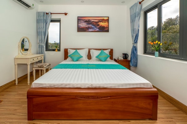 Superior Double Room | Desk, free WiFi, bed sheets, wheelchair access