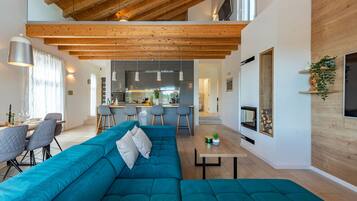 Villa, 3 Schlafzimmer, eigener Pool, Bergblick | Wohnzimmer | Kamin