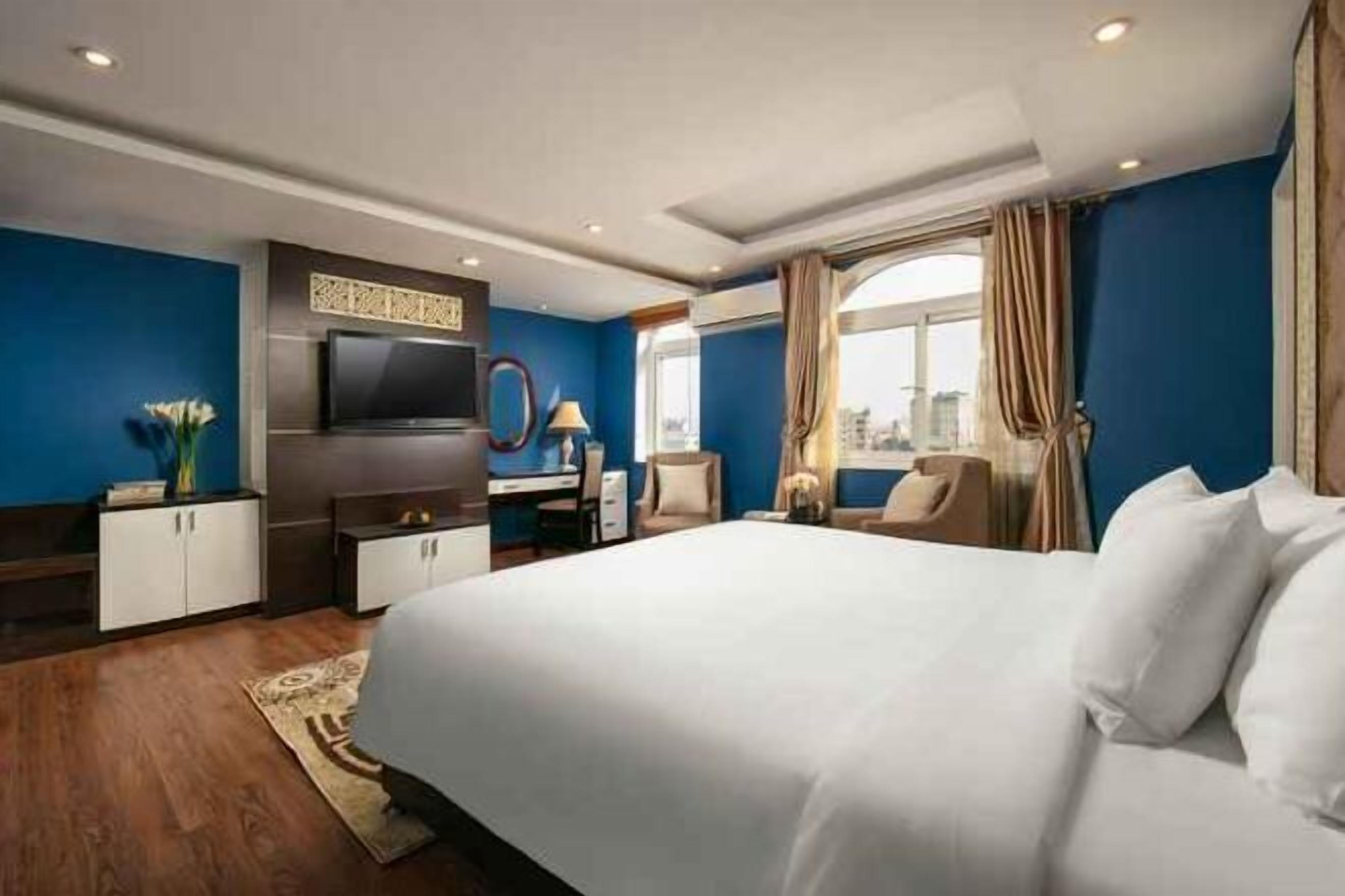 Premium bedding, free minibar items, in-room safe, desk