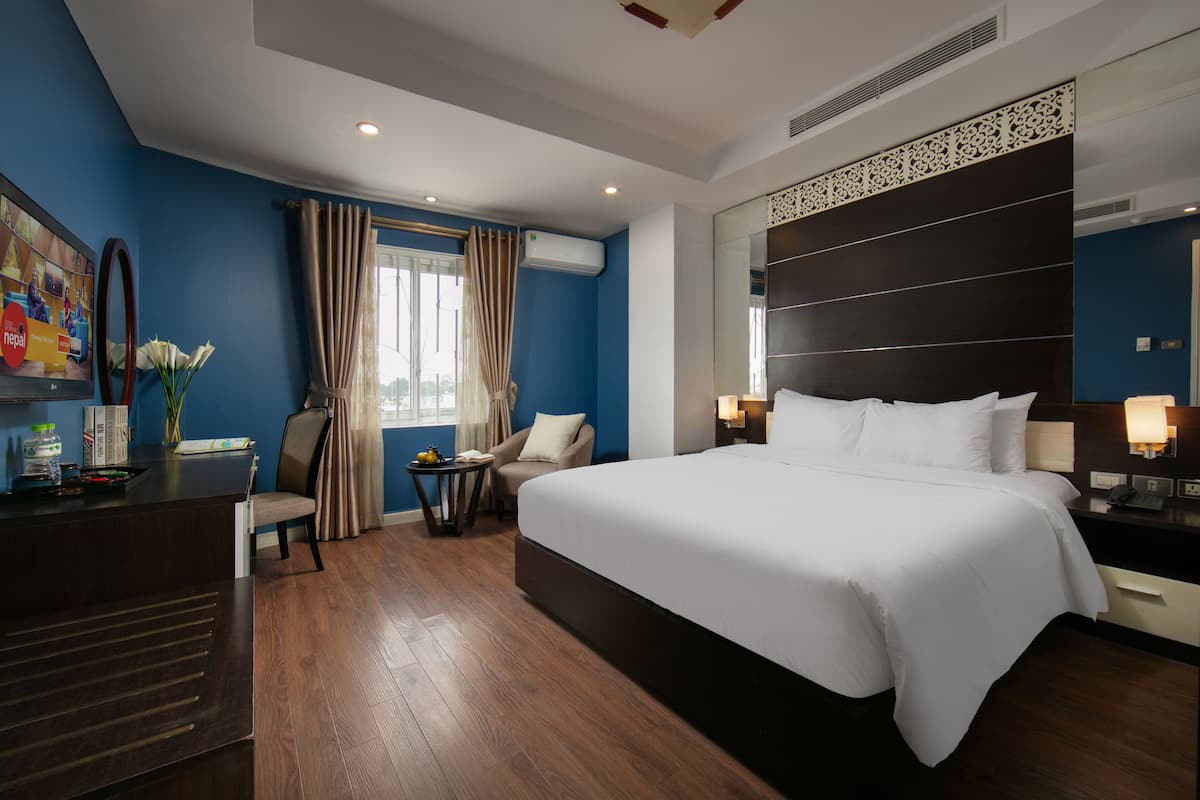 Deluxe Room | 1 bedroom, premium bedding, free minibar items, in-room safe