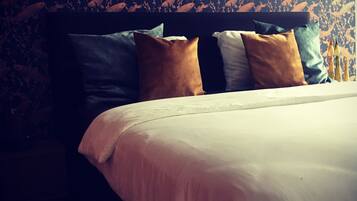 2 slaapkamers, een bureau, een strijkplank/strijkijzer, gratis wifi