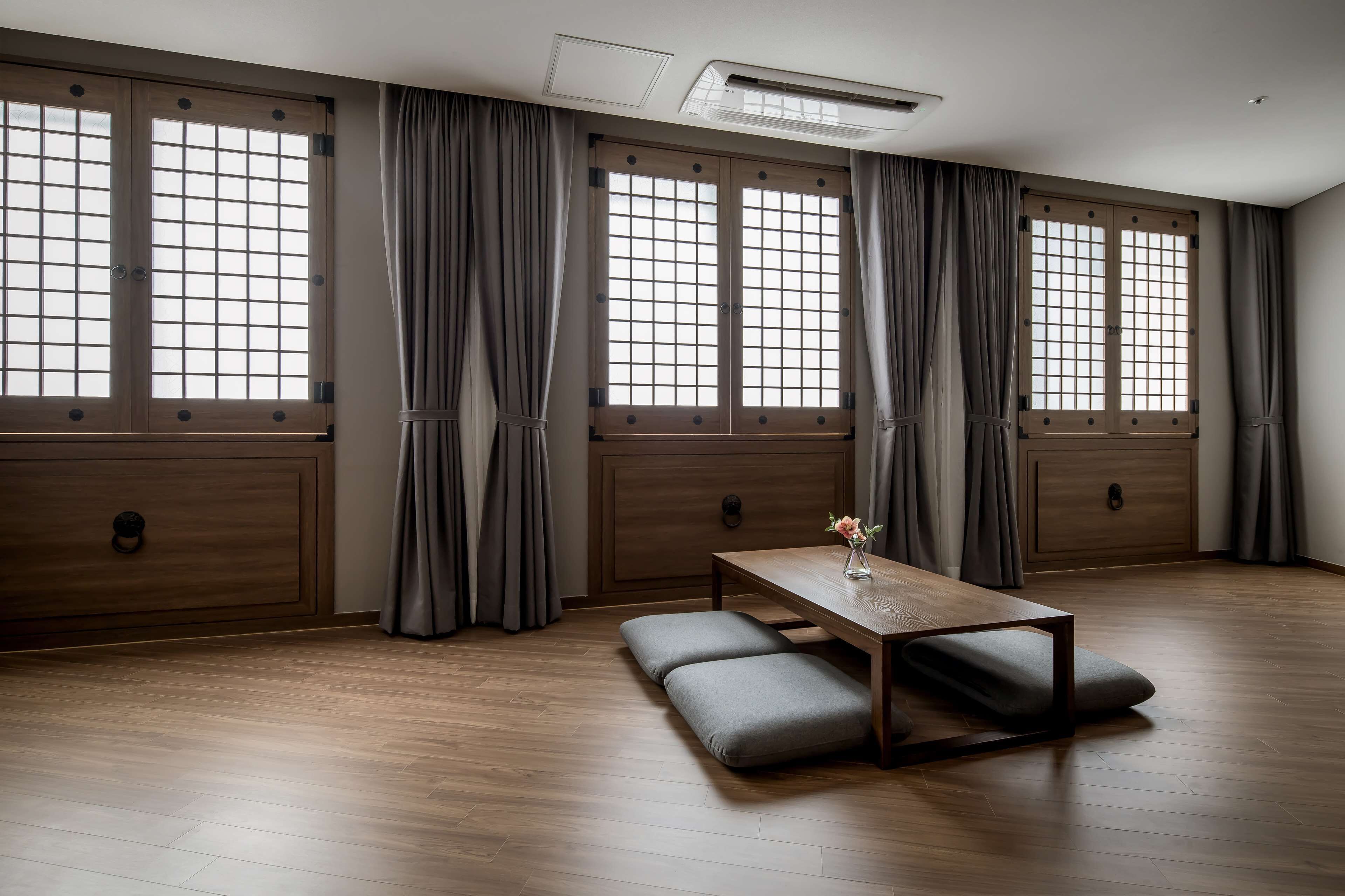 traditional suite, multiple beds, non smoking (3 mats) | 1 bedroom, free wifi, bed sheets