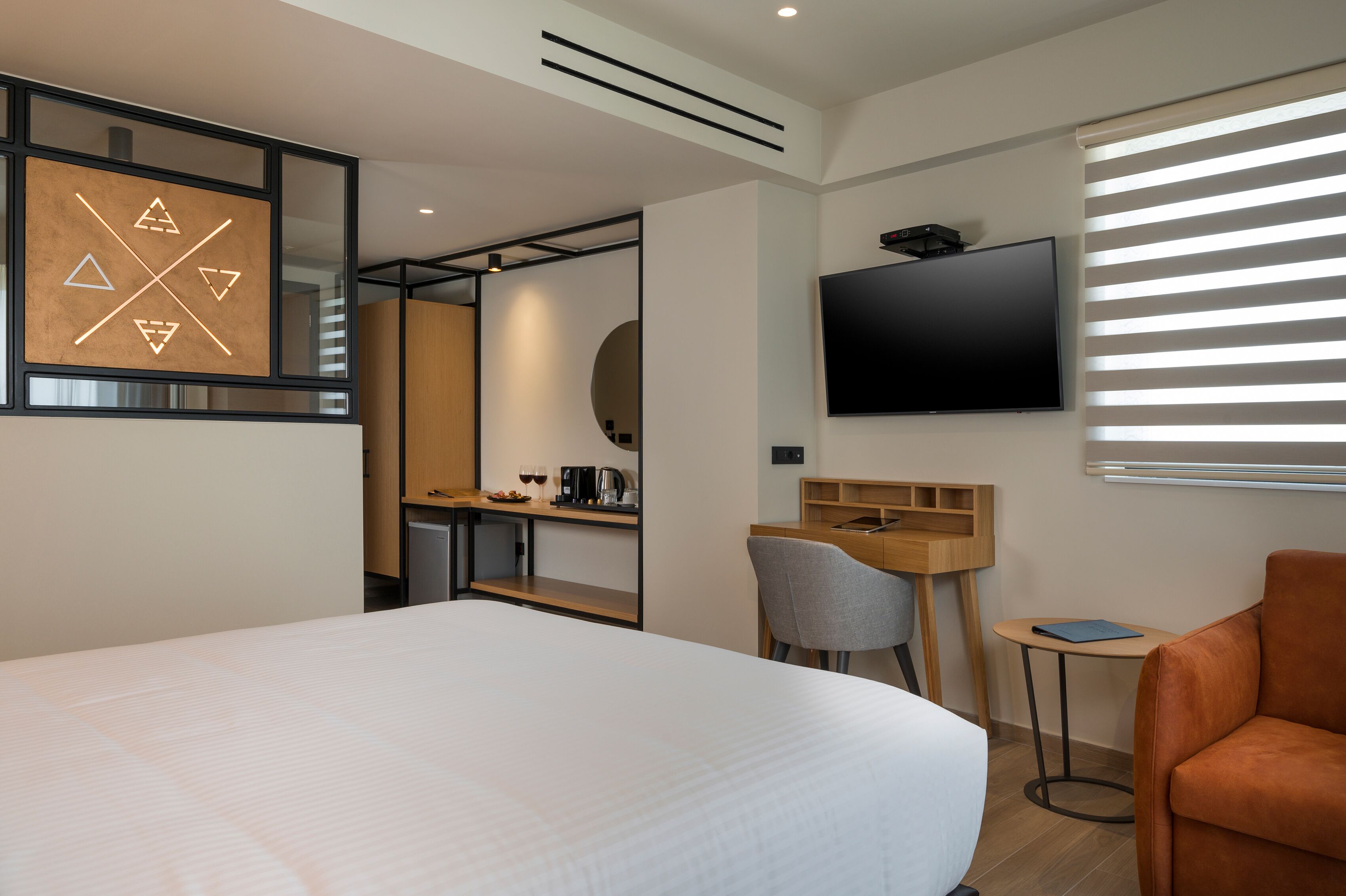Deluxe Triple Room (with single sofa bed) | Hypo-allergenic bedding, free minibar items, in-room safe, desk