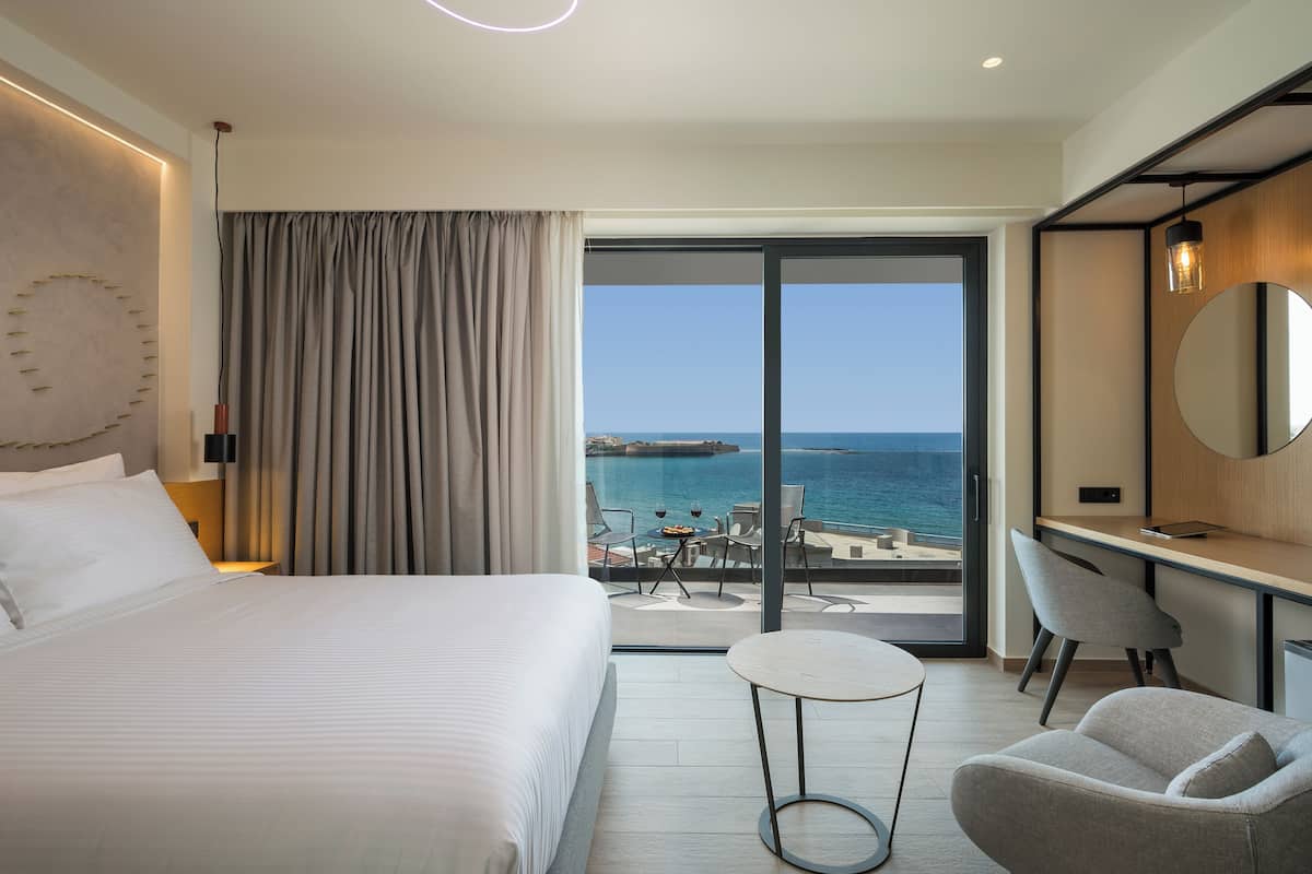 Phòng đôi Deluxe | Bộ đồ giường kháng dị ứng, minibar với thức ăn, đồ uống miễn phí 
