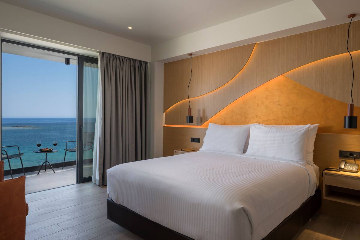 deluxe triple room (with single sofa bed) | 1 bedroom, hypo-allergenic bedding, free minibar items, in-room safe