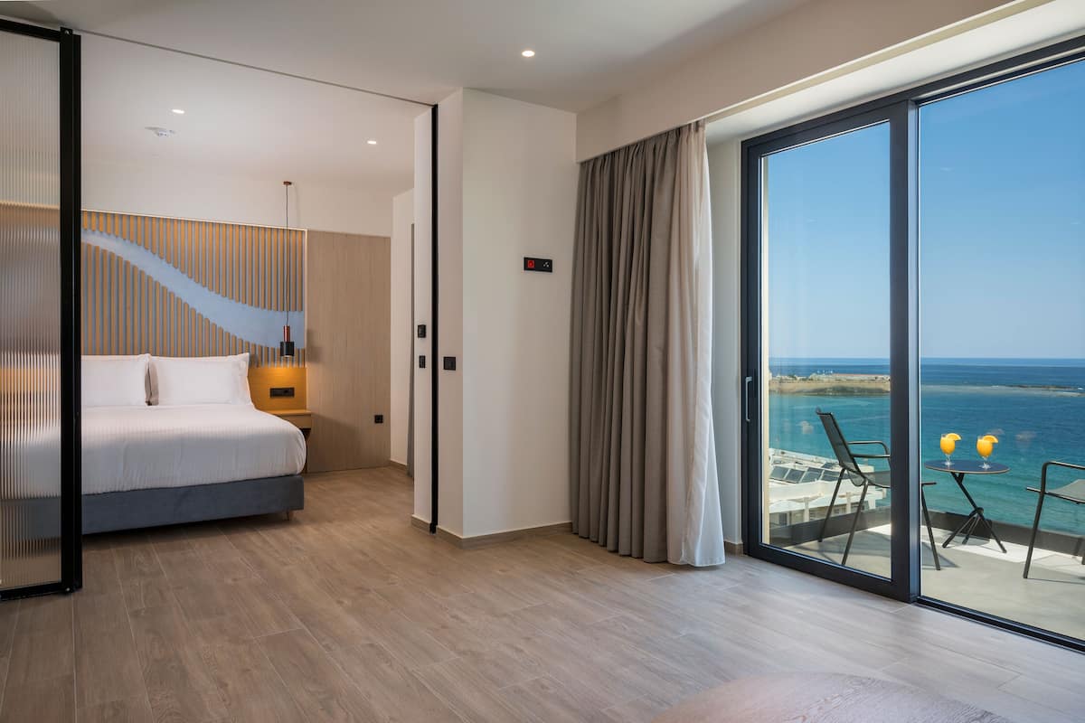 Phòng Suite Superior | Bộ đồ giường kháng dị ứng, minibar với thức ăn, đồ uống miễn phí 