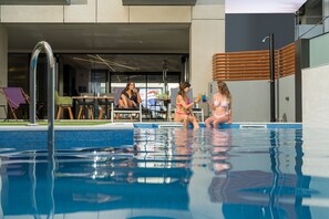 Outdoor pool, pool loungers - Hyperion City Hotel (Chania)