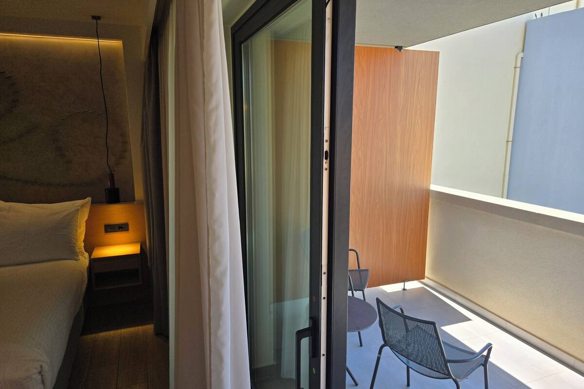 Phòng đôi trung tâm thành phố | Bộ đồ giường kháng dị ứng, minibar với thức ăn, đồ uống miễn phí 
