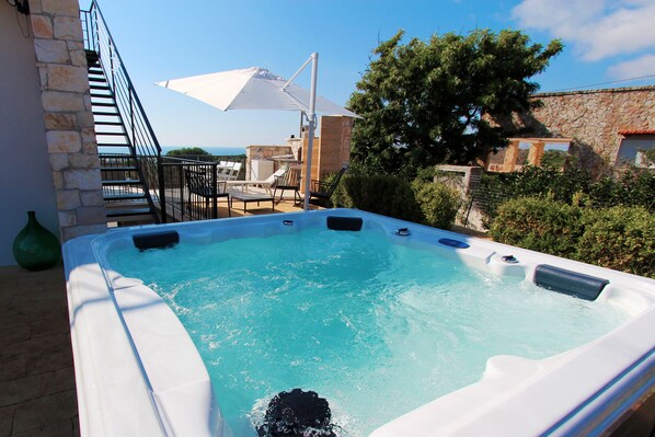 Bain à remous extérieur