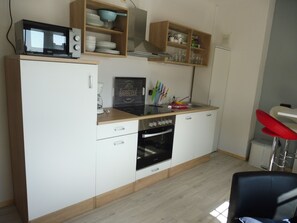 Fridge, microwave, oven, coffee/tea maker