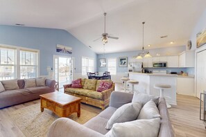 Smart TV, video games - Private Pool, Near Beach, Ocean Views, Outdoor Kitchen, Arcade Games, Dog Friendly w/Fence (Kure Beach)