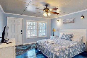 4 bedrooms, iron/ironing board, travel crib, free WiFi