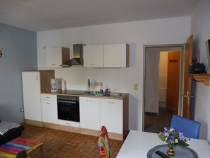 ثلاجة، ميكروويف، فرن، ماكينة لصنع القهوة/الشاي